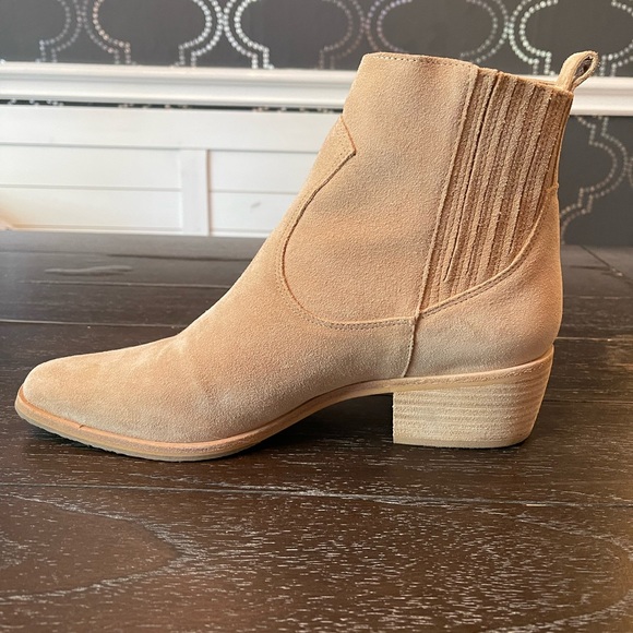 Like NEW Donald Pliner tan cream taupe suede booties - Picture 8 of 10